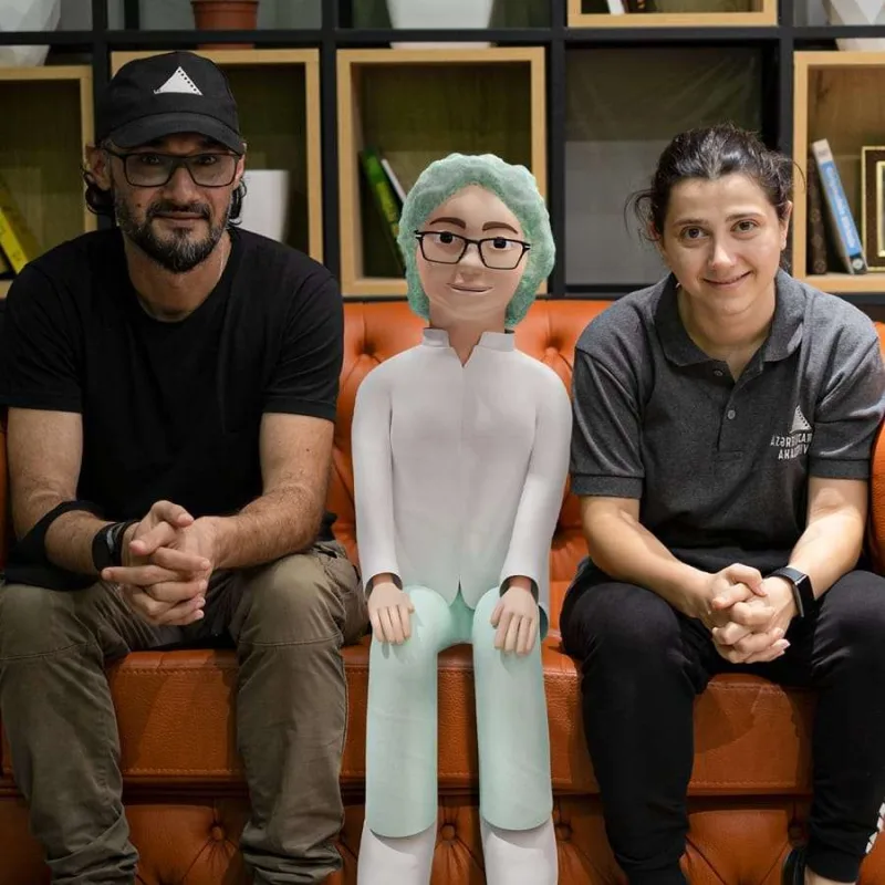 “Məşhurluqdan əvvəl salonda işləyirdim”