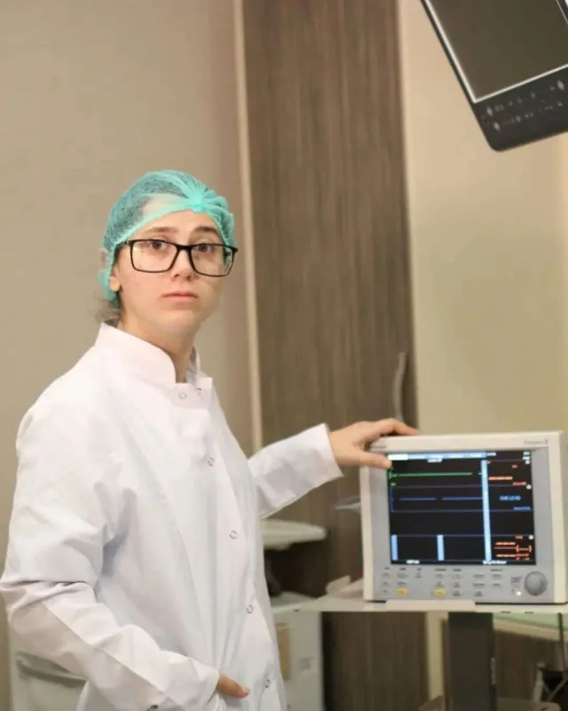 “Məşhurluqdan əvvəl salonda işləyirdim”