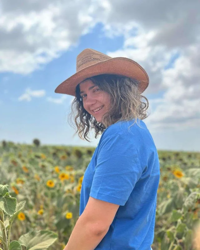 “Məşhurluqdan əvvəl salonda işləyirdim”