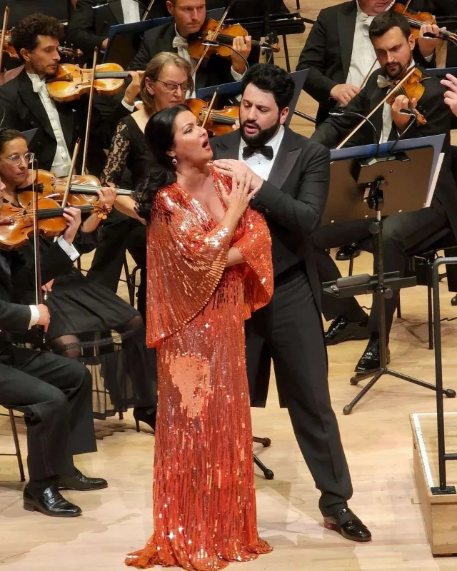 Zelenski Eyvazovun xanımını “qara siyahı”ya saldı