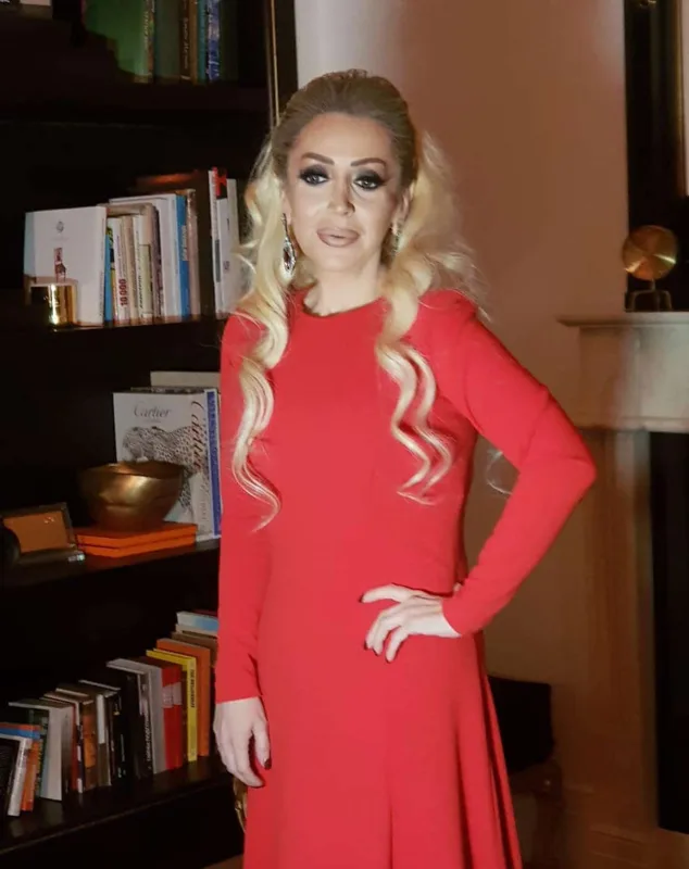 “Onun bəyaz saçlarını seçdim”