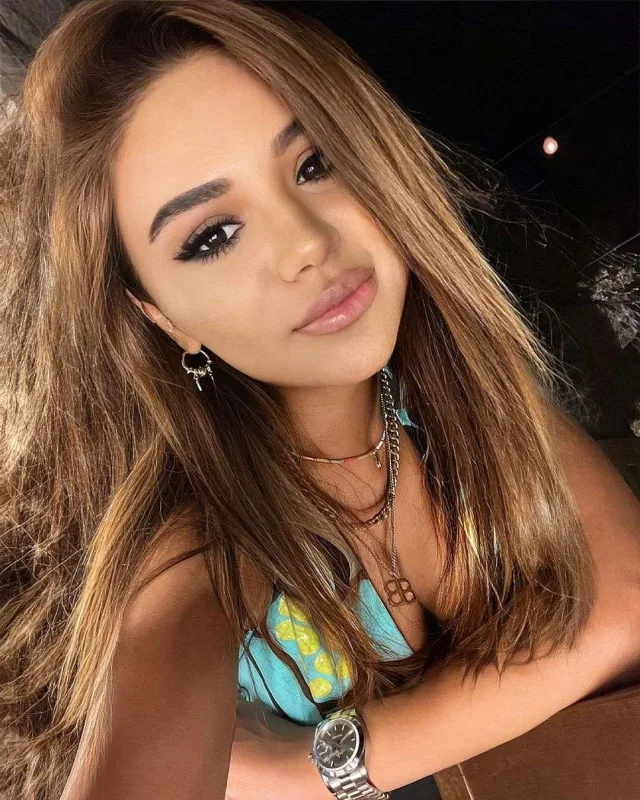 “İnsan güzgüdə özünə baxar ki, nəyə oxşayıram?”