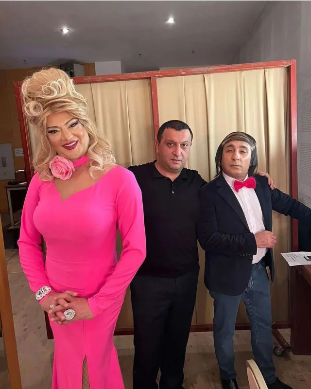 “Qadın paltarında atılıb düşməyə ehtiyac yoxdur”