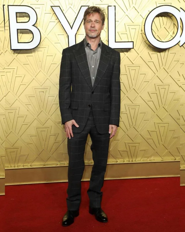 Kürək dekoltesi ilə qalaya damğa vurdu