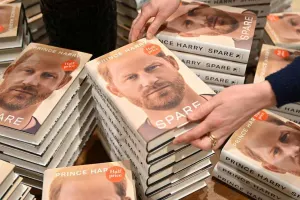 Şahzadə Harrinin kitabı satışda rekord qırdı