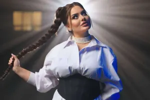 Mina bədən şəkilləndirmə etdirdi