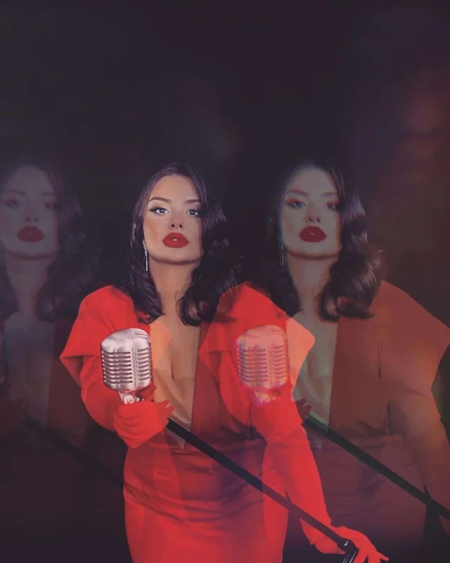 Mina bədən şəkilləndirmə etdirdi