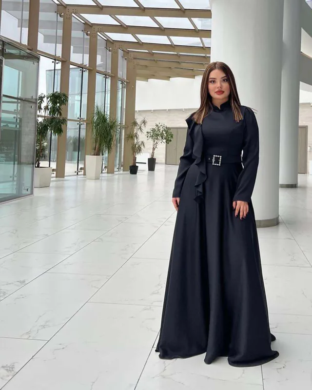 Mina bədən şəkilləndirmə etdirdi