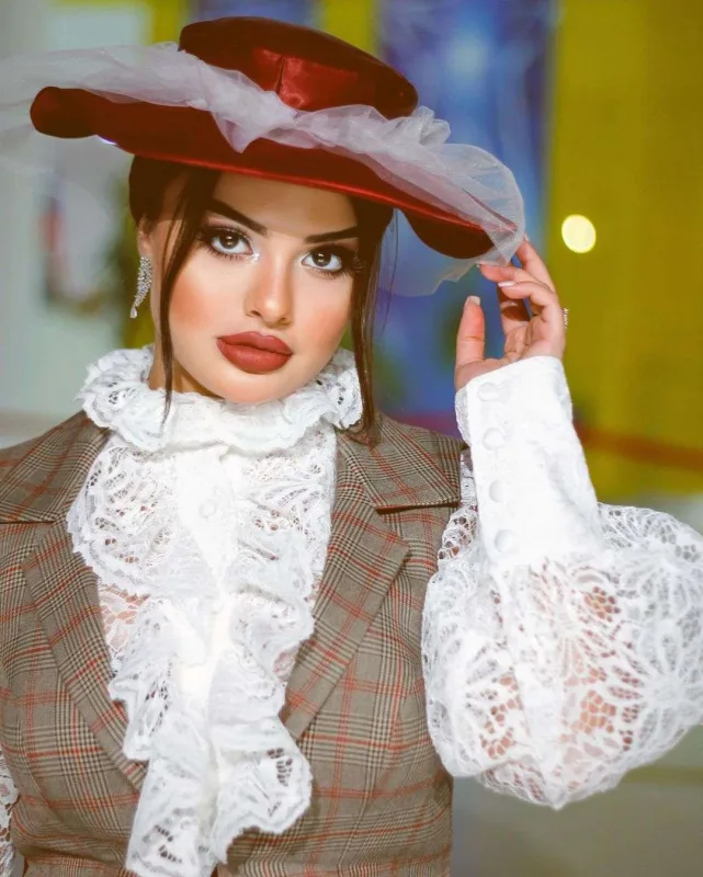 Mina bədən şəkilləndirmə etdirdi