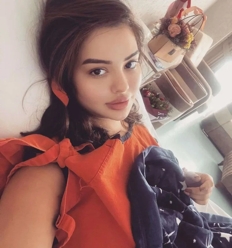 Mina bədən şəkilləndirmə etdirdi