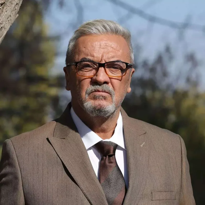 Məşhur aktyorun barmaqları qırıldı