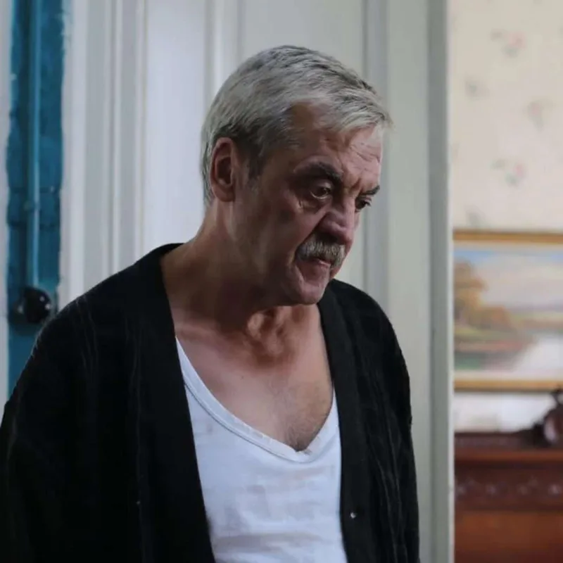 Məşhur aktyorun barmaqları qırıldı