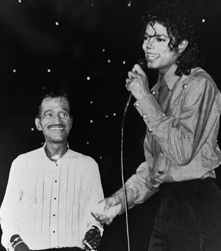 Mayklın filminin rejissoru o oldu