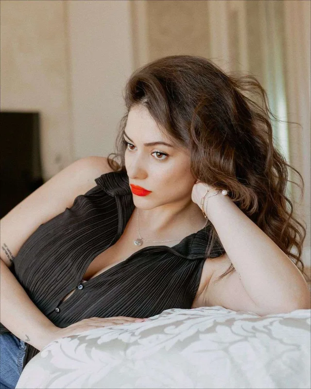 “Şəhərdəki bütün qızlar bir-birinə bənzəyir”