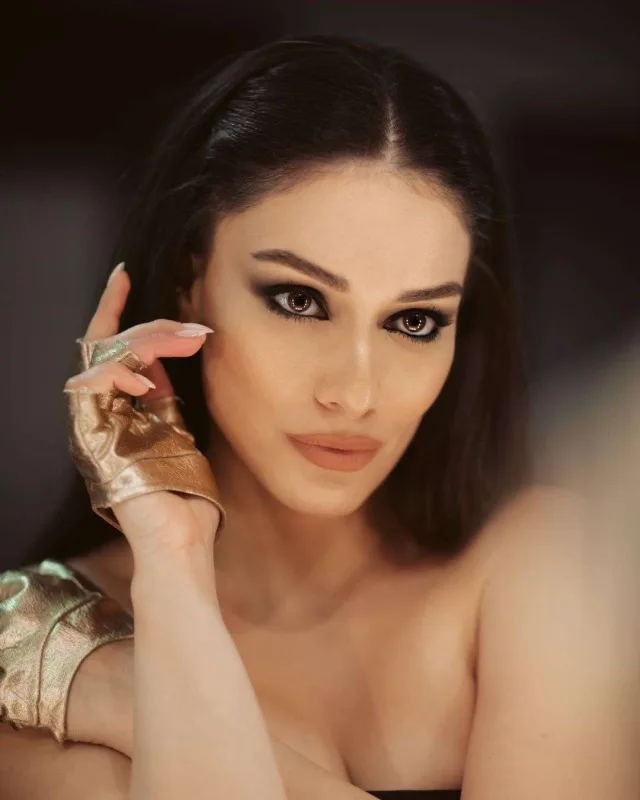 “Şəhərdəki bütün qızlar bir-birinə bənzəyir”