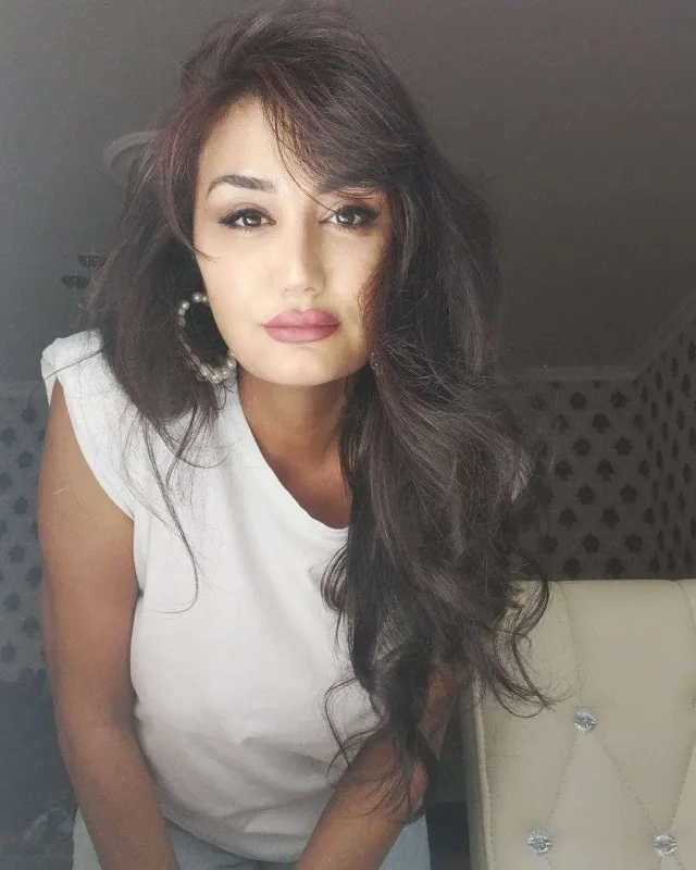 “Əqrəb mövsümü”nə görə tənqid edilən Zülfiyyədən cavab