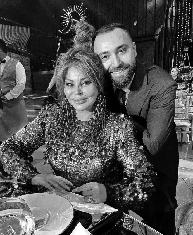 Aygün Kazımova dəbdəbəli ad günü etdi