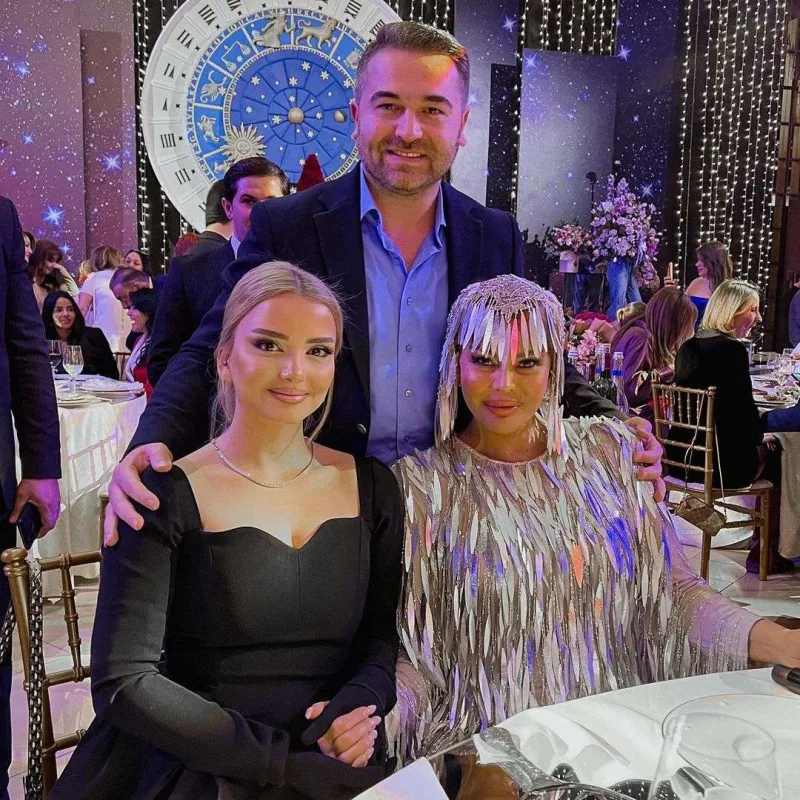 Aygün Kazımova dəbdəbəli ad günü etdi