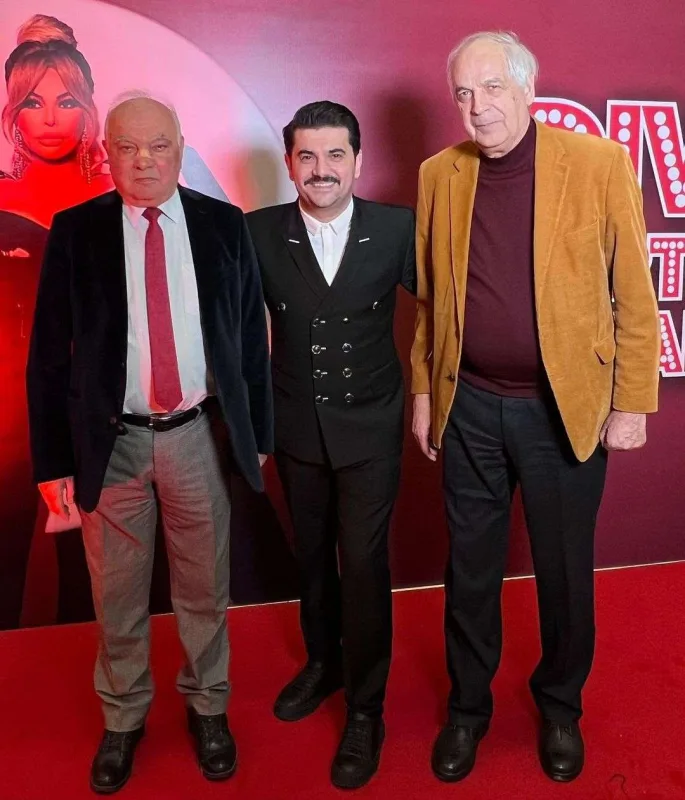 Aygün Kazımova dəbdəbəli ad günü etdi