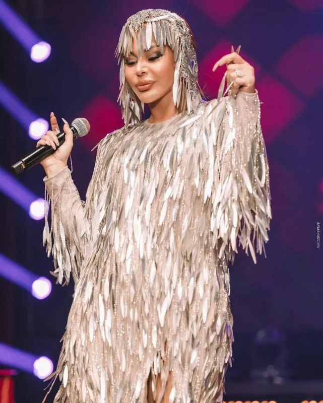 Aygün Kazımova dəbdəbəli ad günü etdi