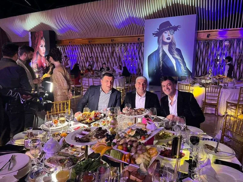 Aygün Kazımova dəbdəbəli ad günü etdi