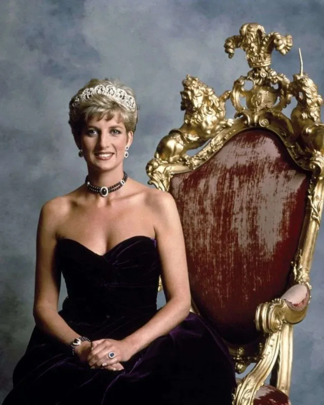 Şahzadənin məktubları da satılır