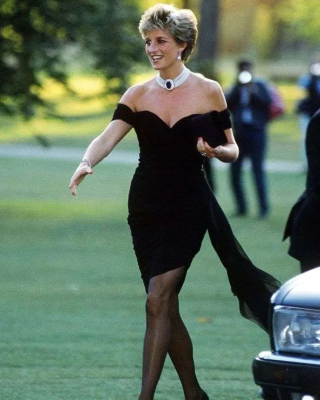 Şahzadənin məktubları da satılır