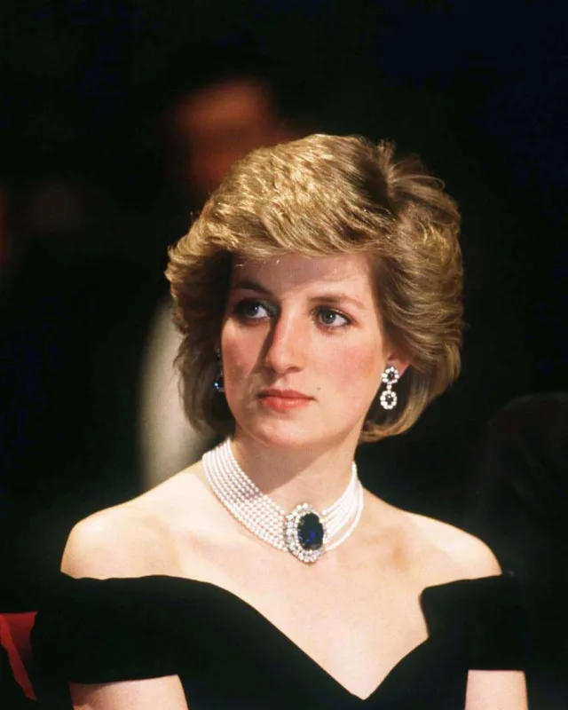 Şahzadənin məktubları da satılır