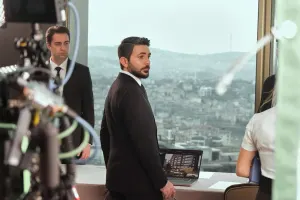 Elçin “Medcezir”in aktrisasını klipinə çəkdi