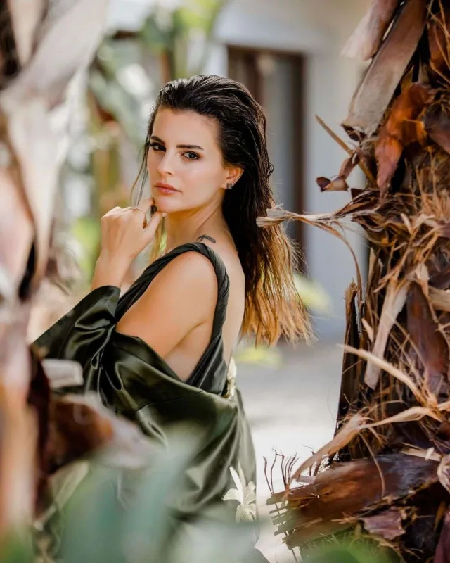 Elçin “Medcezir”in aktrisasını klipinə çəkdi