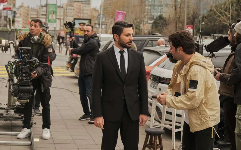 Elçin “Medcezir”in aktrisasını klipinə çəkdi