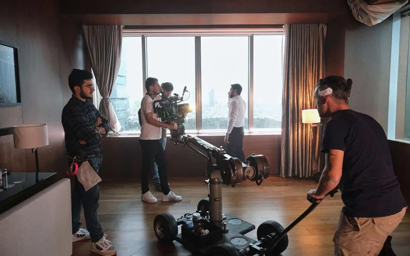 Elçin “Medcezir”in aktrisasını klipinə çəkdi