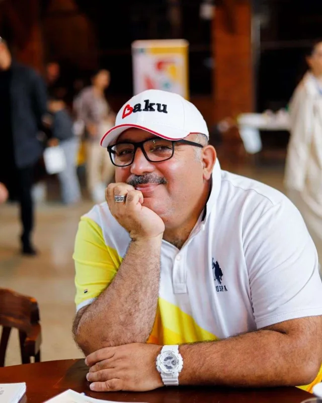 Ona mənfi rəy yazanlara qəzəbləndi