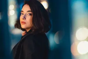 Nahidə dağıntılar altında qalan heyvanlara sahib çıxmaq istəyir