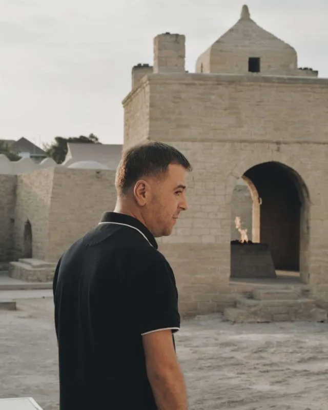 Azər itkin tələbələrdən birini tanıyırmış...