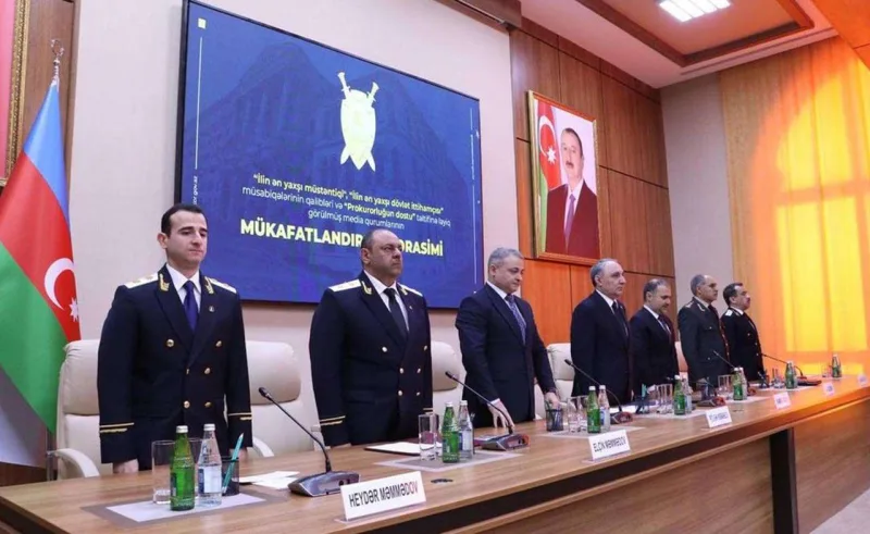 Baş Prokurorluq “Əqrəb mövsümü” komandasını təltif etdi
