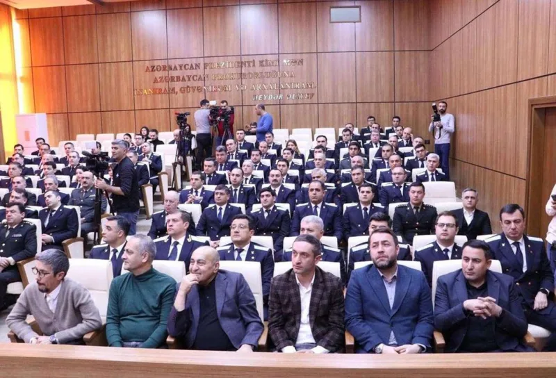 Baş Prokurorluq “Əqrəb mövsümü” komandasını təltif etdi