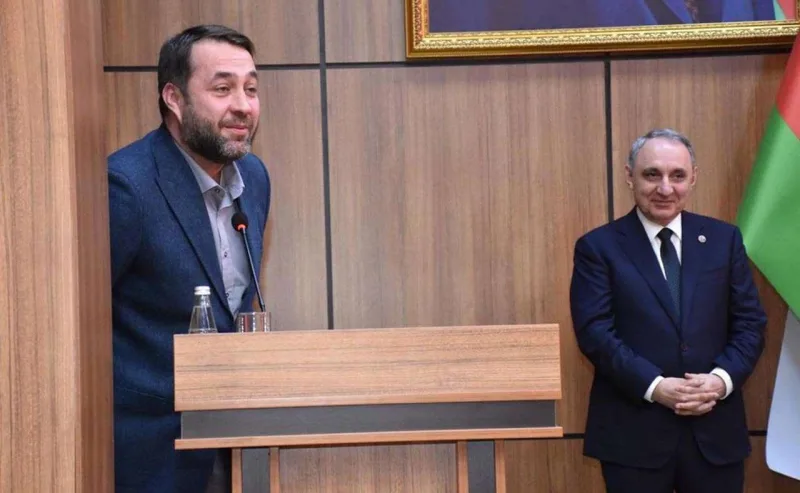 Baş Prokurorluq “Əqrəb mövsümü” komandasını təltif etdi