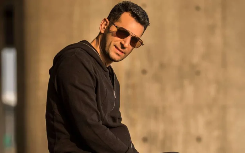 Canlı yayımda Muratın sözünü kəsdi