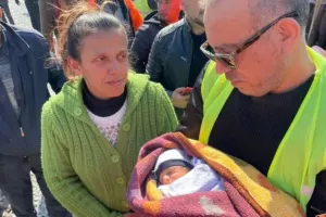 Dağıntılar altından çıxarılan körpəyə ad qoydu