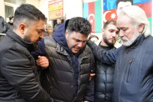 Atasının vida mərasimində halı pisləşdi