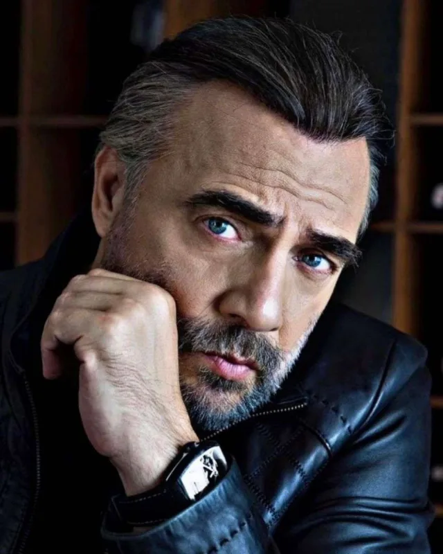 Adına saxta TikTok açıb, pul yığdılar