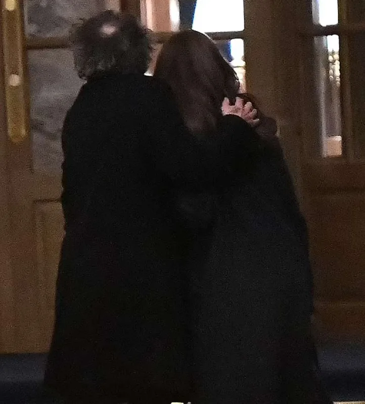 Monika Belluççi öpüşərkən görüntüləndi