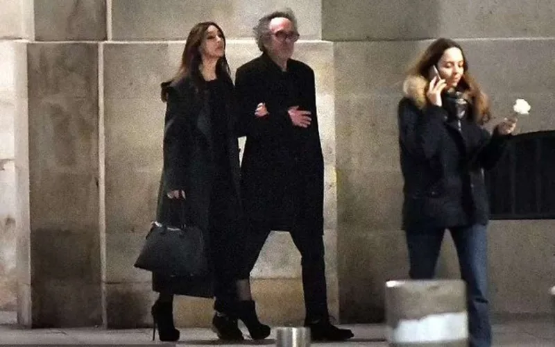 Monika Belluççi öpüşərkən görüntüləndi