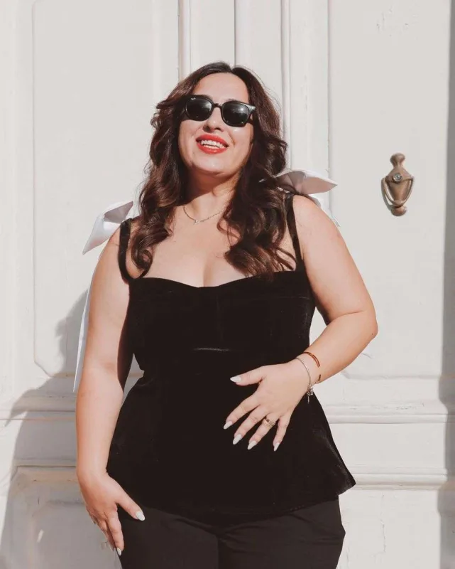 “Cinsi oriyentasiyasına görə işdən qovulub” - Yüzbəyova