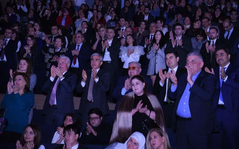 “Ölülər” Heydər Əliyev Mərkəzində anşlaqla izlənildi