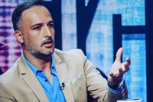 Azər hamını aldadıb?