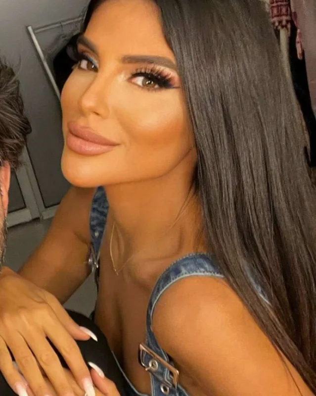 Elnurun üzünü gizlədib sevgilisi kimi qələmə verdi