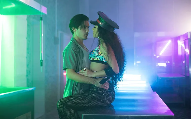 Dilarə 40 dərəcə temperaturla şou göstərdi