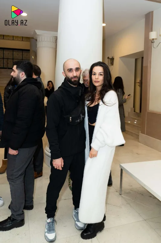 Əlixan həyat yoldaşı ilə qalada